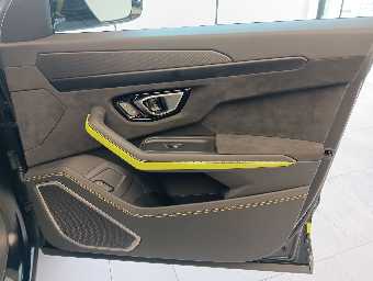 LAMBORGHINI URUS 2022 Image 32