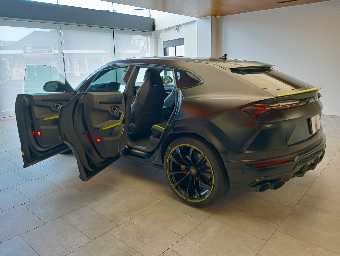 LAMBORGHINI URUS 2022 Image 10