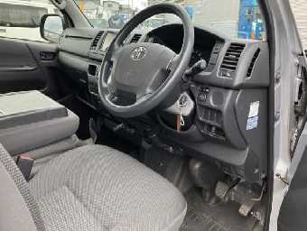 TOYOTA HIACE 2018 Image 4