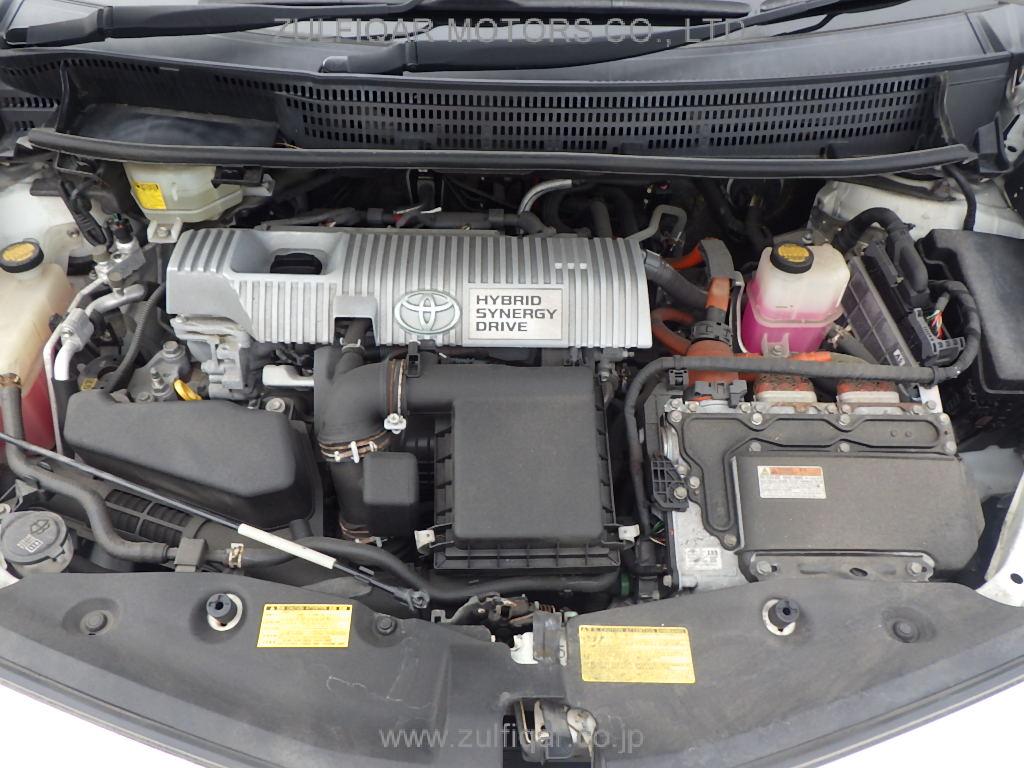 TOYOTA PRIUS ALPHA 2014 Image 12