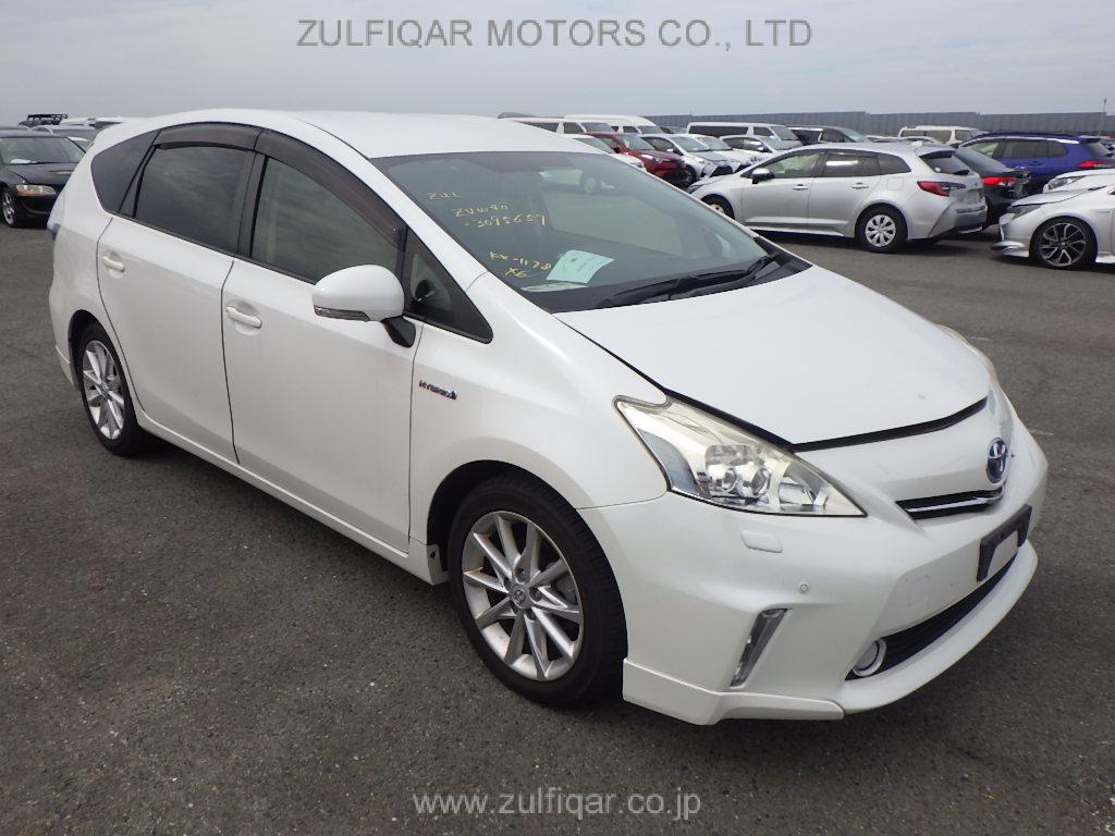 TOYOTA PRIUS ALPHA 2014 Image 8