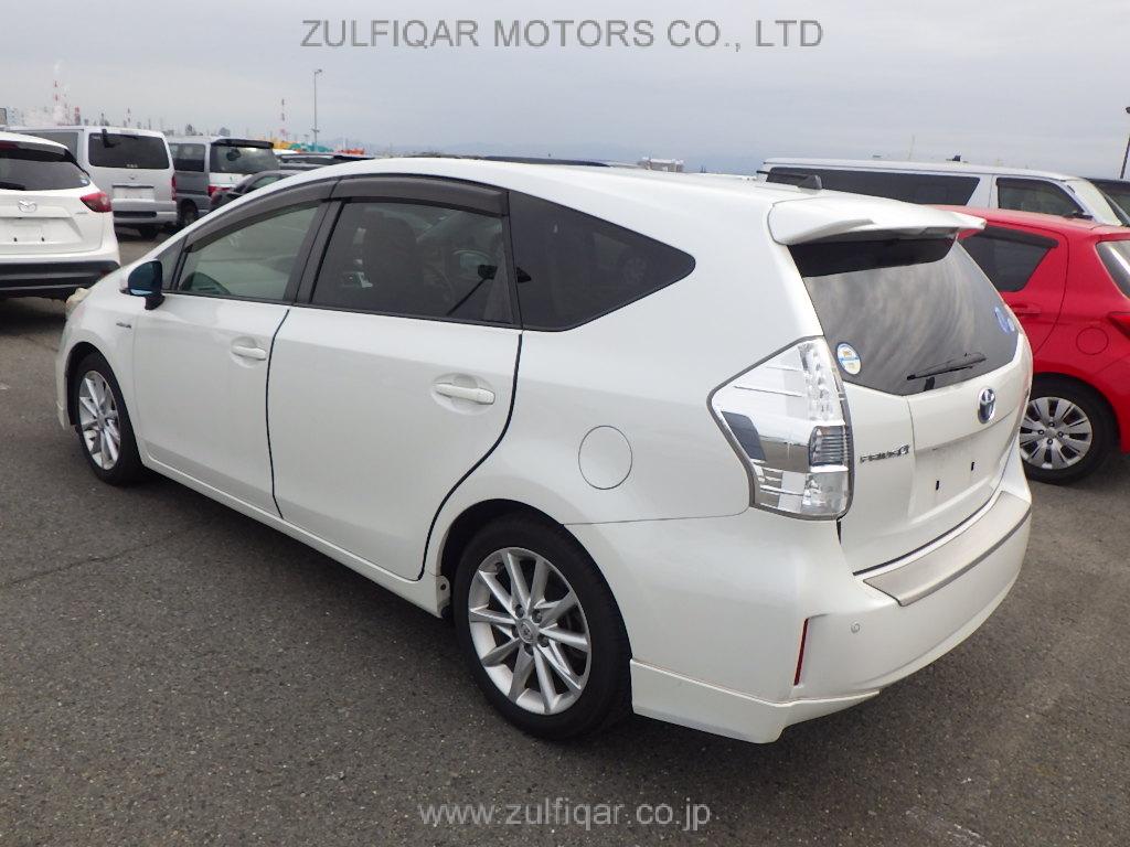 TOYOTA PRIUS ALPHA 2014 Image 9