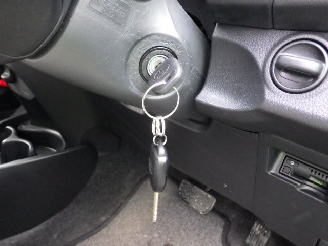 TOYOTA VITZ 2017 Image 23