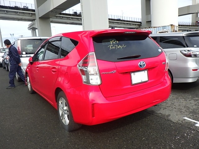 TOYOTA PRIUS ALPHA 2015 Image 21