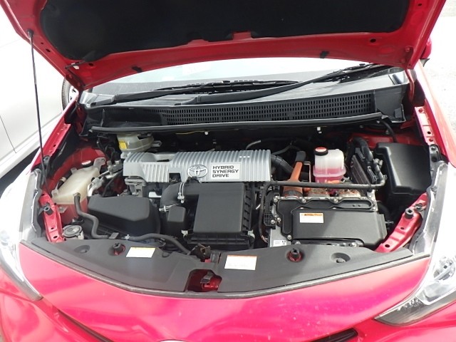 TOYOTA PRIUS ALPHA 2015 Image 24