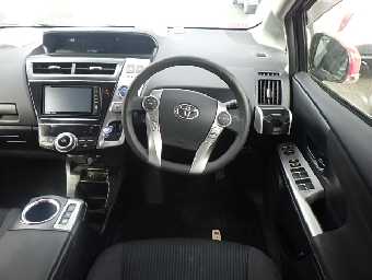 TOYOTA PRIUS ALPHA 2015 Image 8