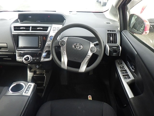 TOYOTA PRIUS ALPHA 2015 Image 26