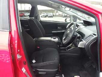 TOYOTA PRIUS ALPHA 2015 Image 9