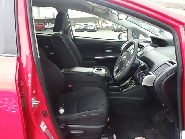 TOYOTA PRIUS ALPHA 2015 Image 27