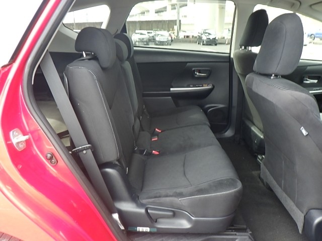 TOYOTA PRIUS ALPHA 2015 Image 28