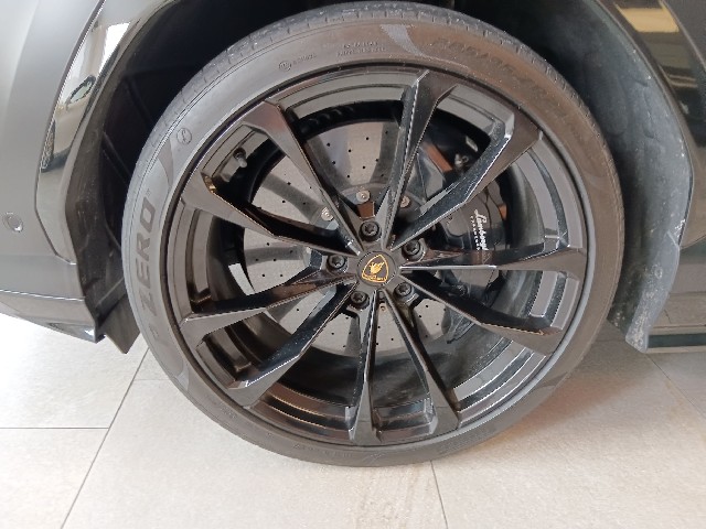 LAMBORGHINI URUS 2021 Image 20