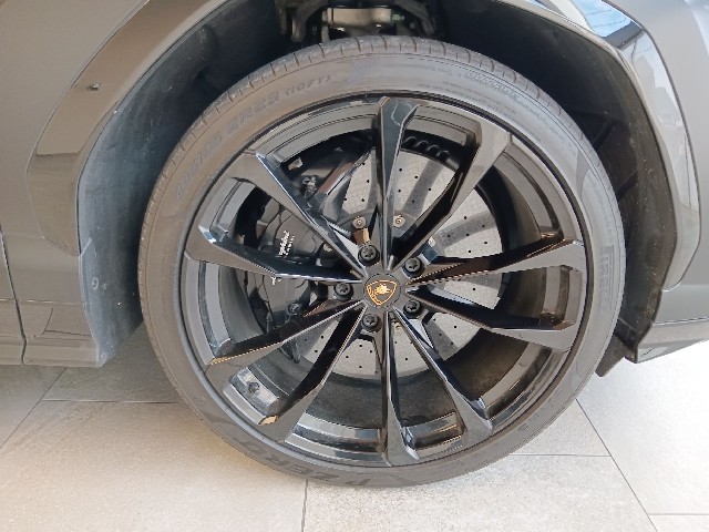 LAMBORGHINI URUS 2021 Image 23