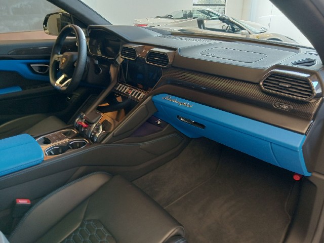 LAMBORGHINI URUS 2021 Image 36