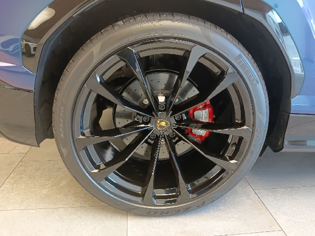 LAMBORGHINI URUS 2023 Image 21