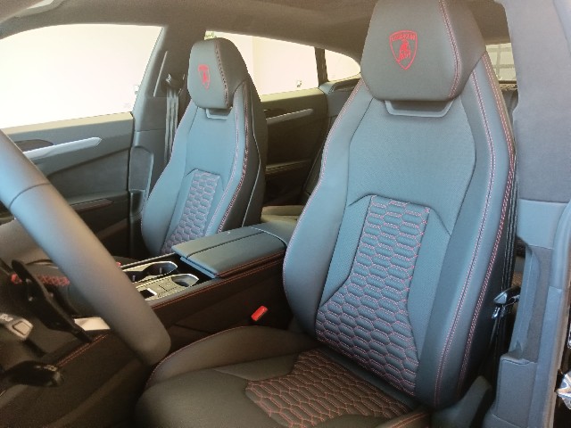 LAMBORGHINI URUS 2023 Image 27
