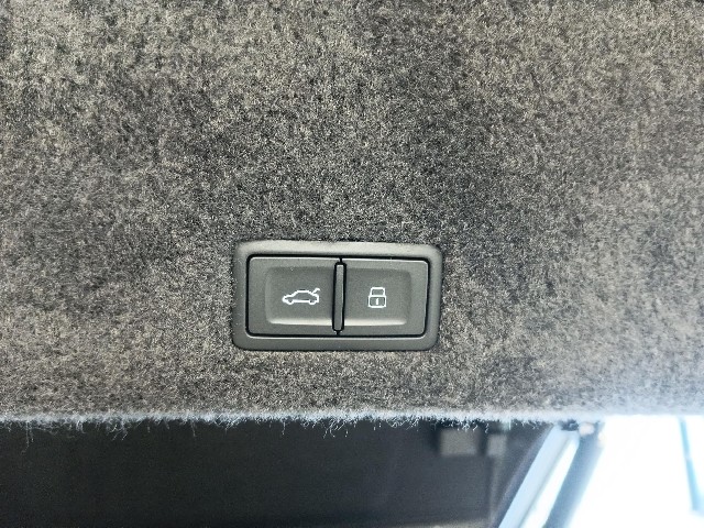 LAMBORGHINI URUS 2023 Image 33