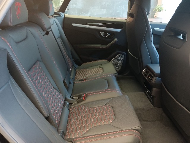 LAMBORGHINI URUS 2023 Image 34