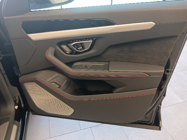 LAMBORGHINI URUS 2023 Image 39