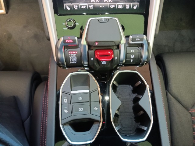 LAMBORGHINI URUS 2023 Image 49