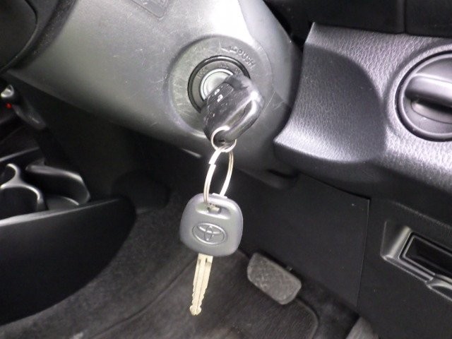 TOYOTA VITZ 2017 Image 22