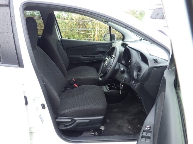 TOYOTA VITZ 2017 Image 25