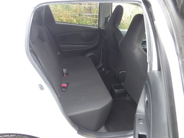 TOYOTA VITZ 2017 Image 27