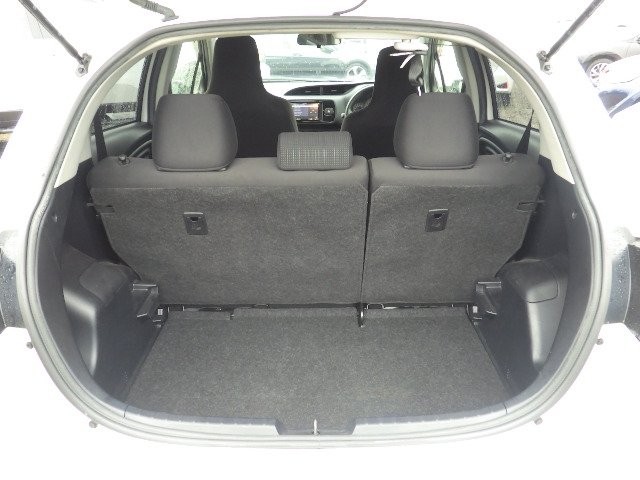 TOYOTA VITZ 2017 Image 28