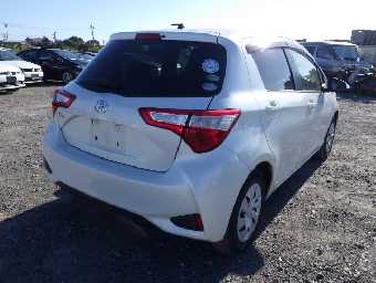 TOYOTA VITZ 2017 Image 3