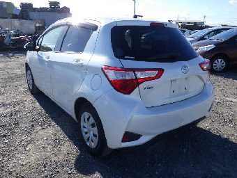 TOYOTA VITZ 2017 Image 4