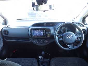 TOYOTA VITZ 2017 Image 5