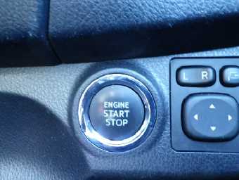 TOYOTA VITZ 2017 Image 9