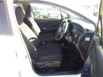 TOYOTA VITZ 2017 Image 11