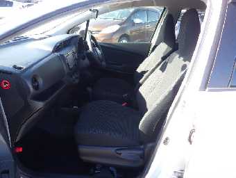 TOYOTA VITZ 2017 Image 12