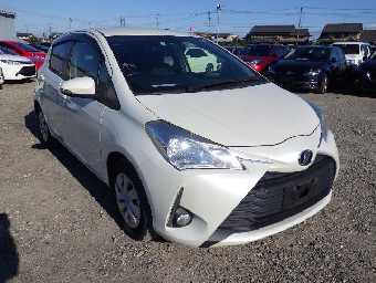 TOYOTA VITZ 2017 Image 2