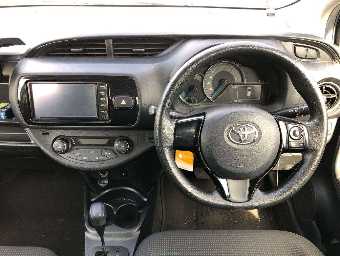 TOYOTA VITZ 2019 Image 6