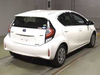 TOYOTA AQUA 2018 Image 2