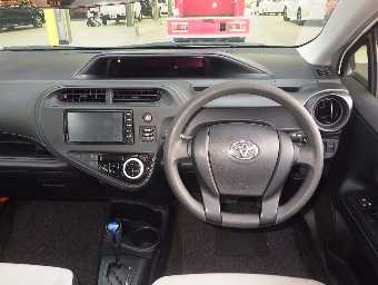 TOYOTA AQUA 2018 Image 6