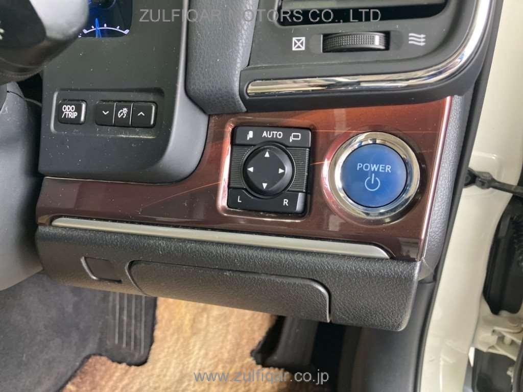 TOYOTA CROWN HYBRID 2014 Image 7