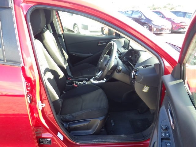 MAZDA DEMIO 2017 Image 24