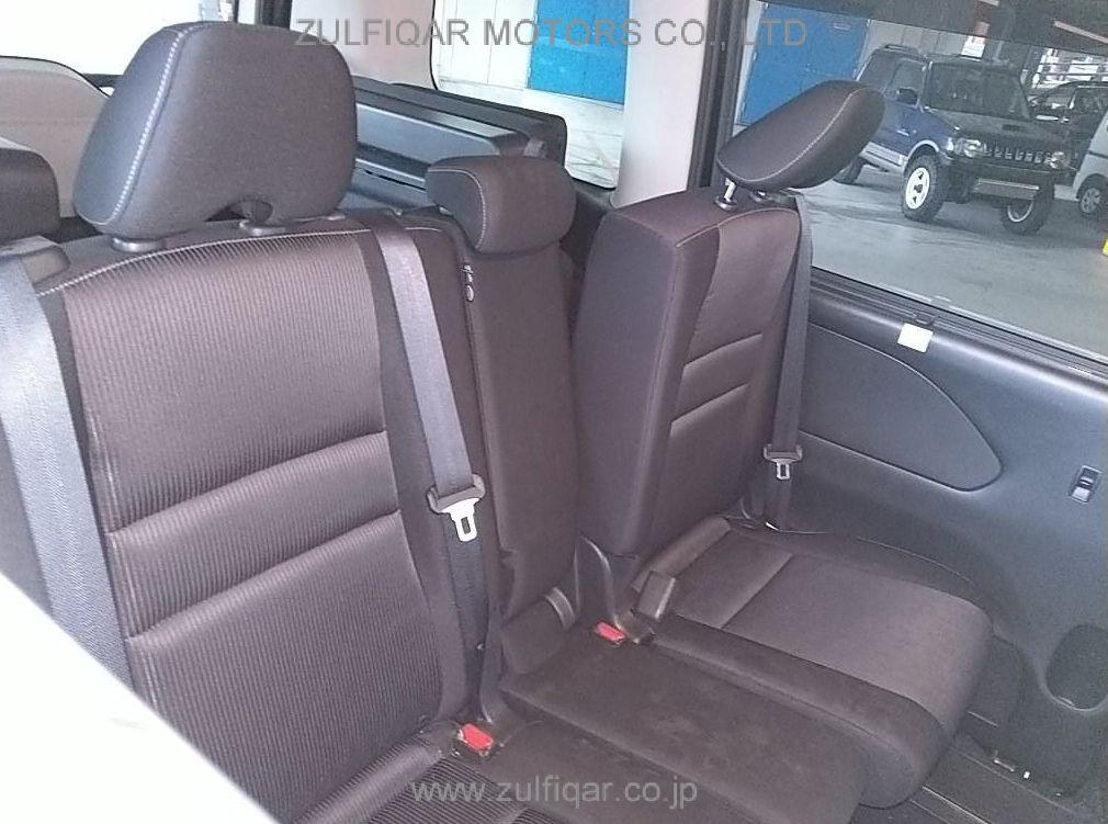 NISSAN SERENA 2017 Image 6