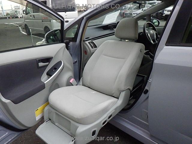 TOYOTA PRIUS 2011 Image 28