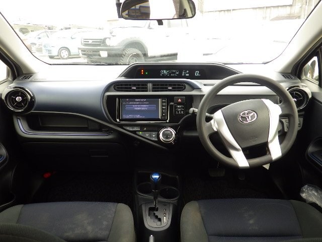 TOYOTA AQUA 2017 Image 24