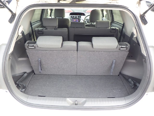 TOYOTA PRIUS ALPHA 2014 Image 19