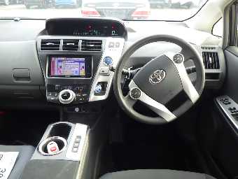 TOYOTA PRIUS ALPHA 2014 Image 8