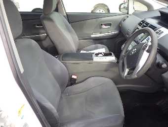 TOYOTA PRIUS ALPHA 2014 Image 9