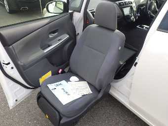 TOYOTA PRIUS ALPHA 2014 Image 12