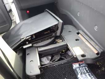 TOYOTA PRIUS ALPHA 2014 Image 13