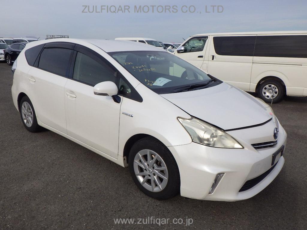 TOYOTA PRIUS ALPHA 2014 Image 8