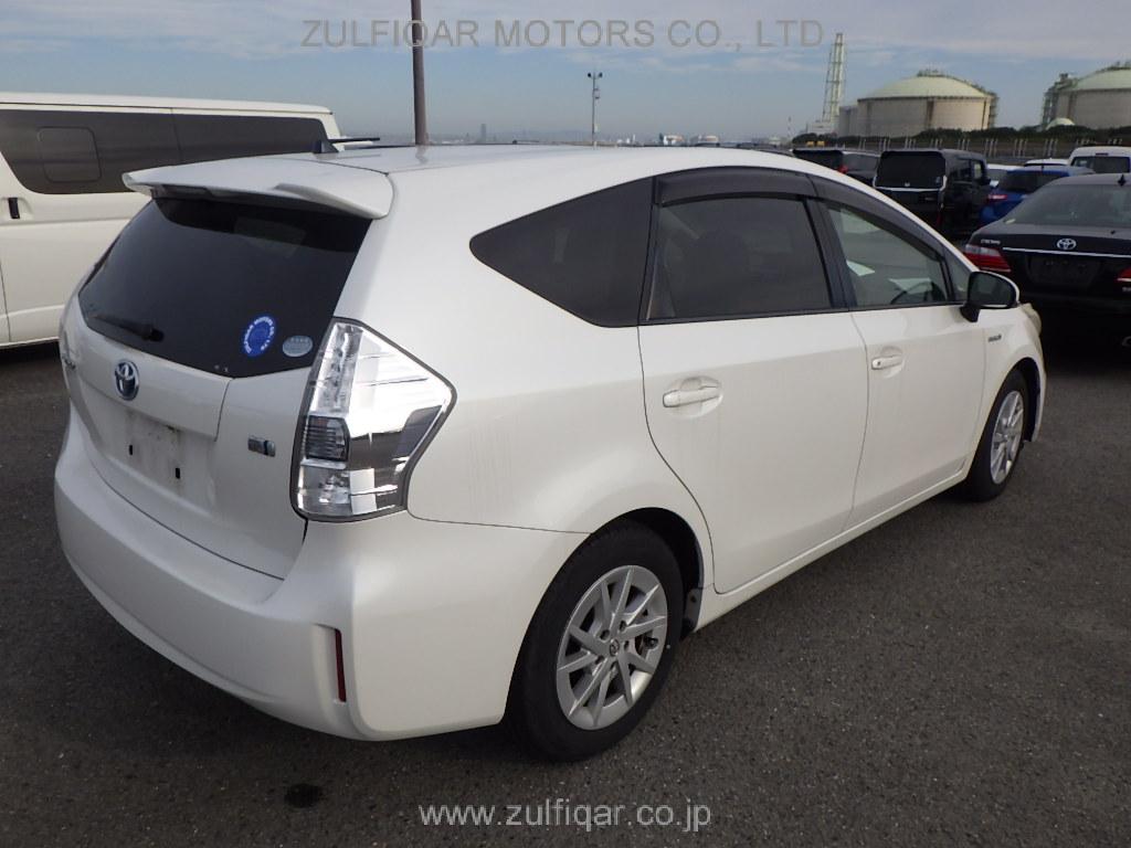 TOYOTA PRIUS ALPHA 2014 Image 10