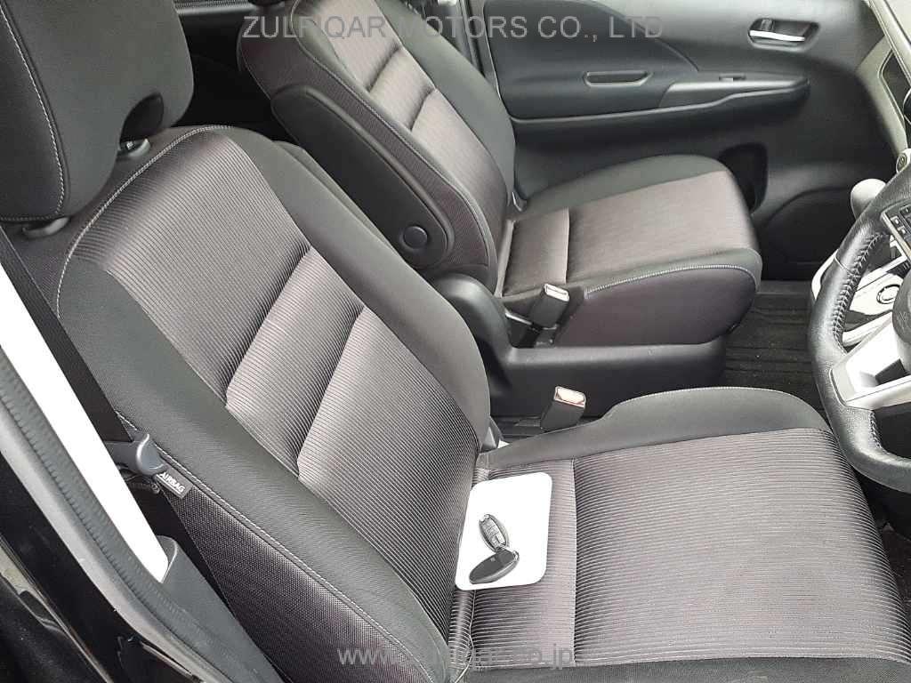 NISSAN SERENA 2018 Image 8